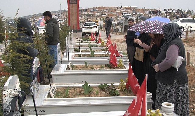 Malatya'da mezarlıkta hüzünlü bayram