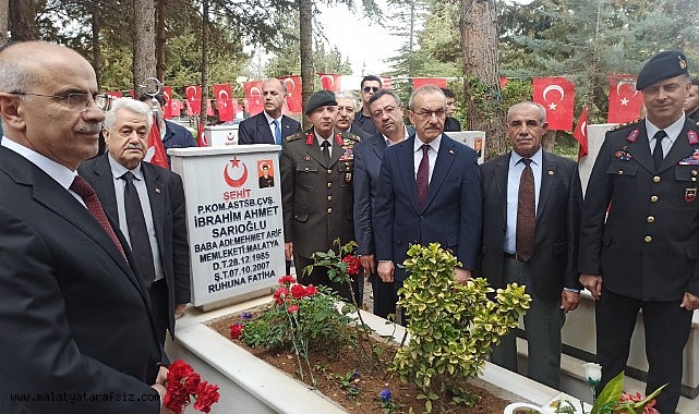 Malatya'da şehitlikte buruk bayramlaşma
