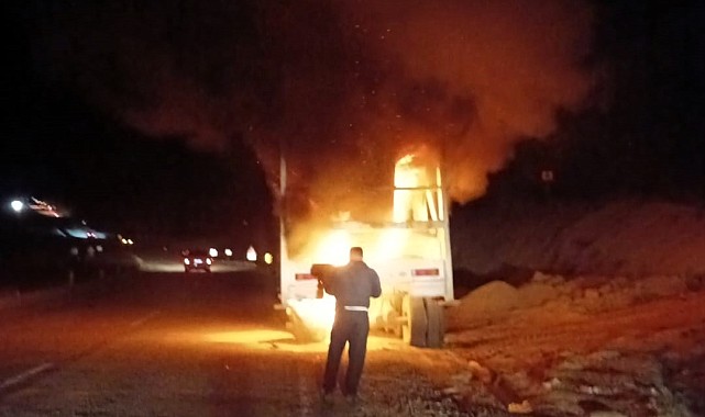Malatya'nın Darende ilçesinde tır yangını kontrol altına alındı