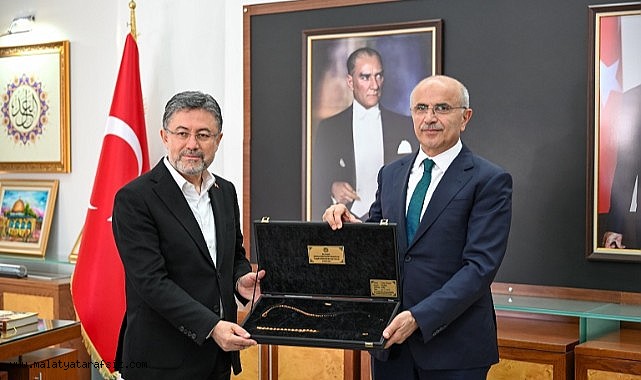 Bakan Yumaklı'dan Malatya Büyükşehir Belediyesi'ne ziyaret
