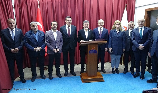 Bakan Yumaklı, zirai donun vurduğu Malatya'da incelemelerde bulundu