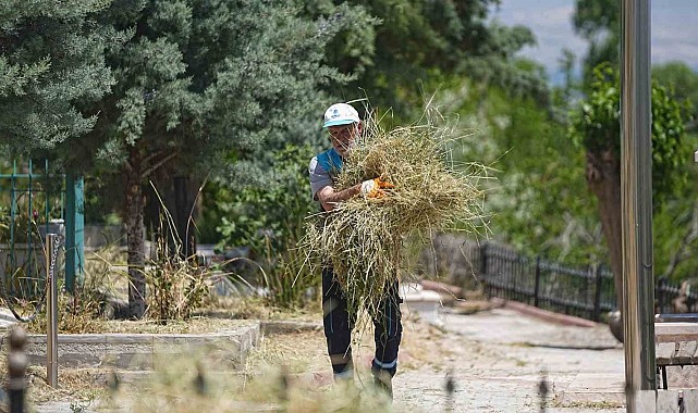 Battalgazi Belediyesi'nden mezarlıklarda bayram temizliği