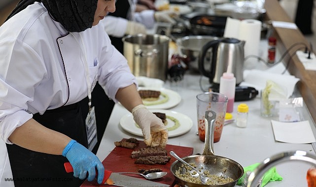 Gastronomi öğrencileri lezzet yarışında hünerlerini sergiledi