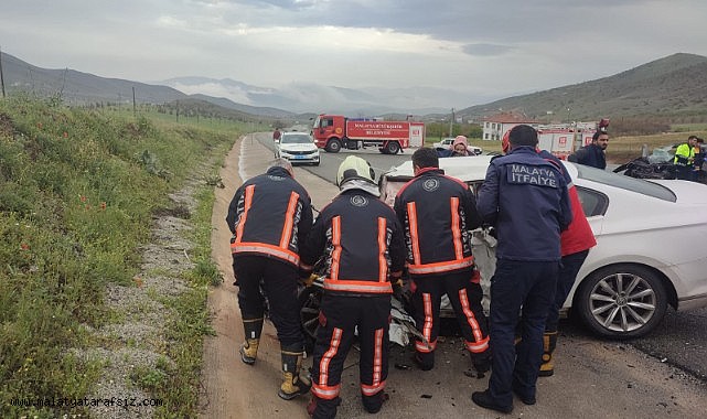 Malatya'da hafif ticari araç ile otomobil çarpıştı: 2 ölü, 2 yaralı