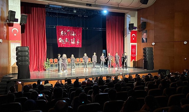 Malatya'da öğrencilerden Turgut Özakman oyunu
