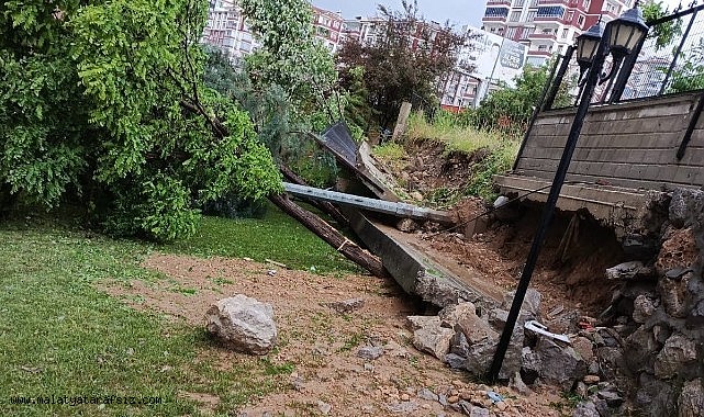 Malatya'da sağanak yağış site duvarını yıktı