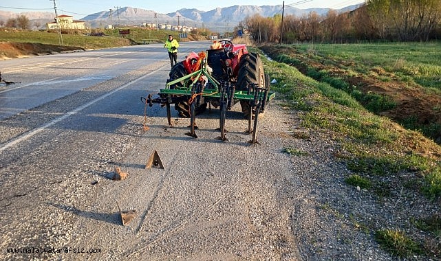 Traktöre arkadan çarpan otomobilde sürücü yaralandı