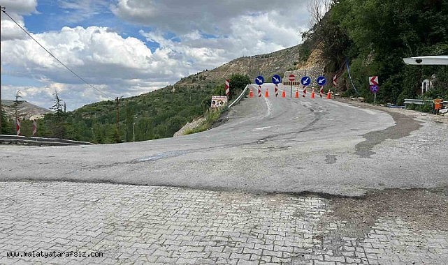 Darende'de heyelan nedeniyle kapatılan yol yeniden trafiğe açıldı