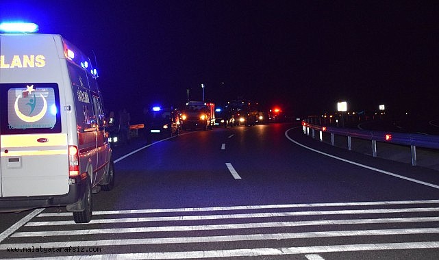 Malatya'da kontrolden çıkan minibüs yan yattı: 4 yaralı