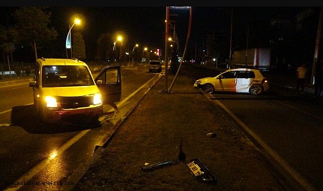 Malatya'da hafif ticari araç ile otomobil çarpıştı: 2 yaralı