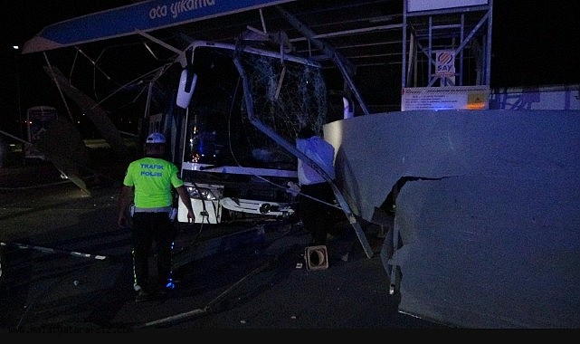 Malatya'da kontrolden çıkan yolcu otobüsü oto yıkamaya daldı: 8 yaralı