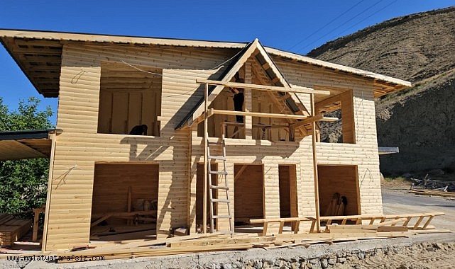 Deprem bölgesi Malatya'da ahşap evlere ilgi artıyor