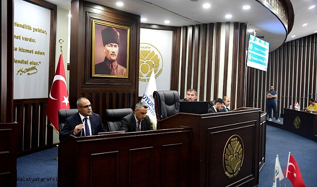 Malatya Belediyesi'nden öğrencilere 1 aylık ücretsiz abonman ve destek çantası