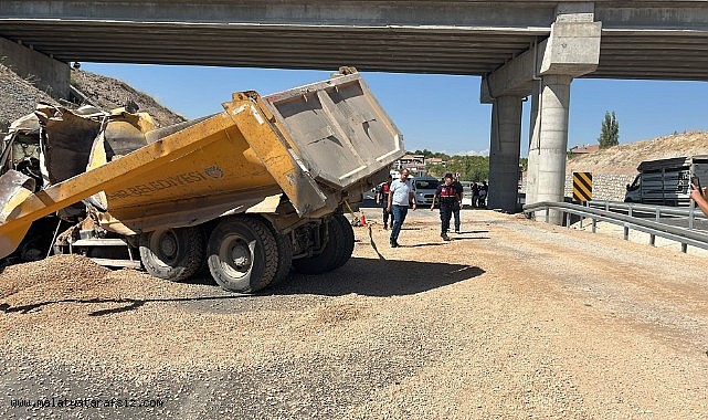 Malatya'da hafriyat kamyonu istinat duvarına çarptı: 1 ölü