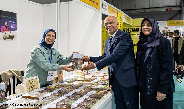 Başkan Er, Malatya Anadolu Kitap ve Kültür Fuarı'nda stantları gezdi