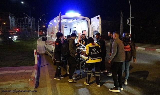 Malatya'da iki aracın çarpıştığı kazada ortalık savaş alanına döndü: 3 yaralı