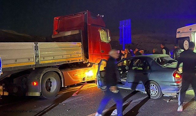 Malatya'da tır otomobille çarpıştı: 2 yaralı