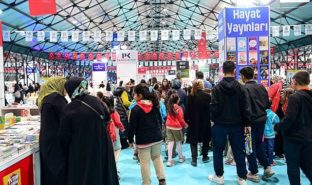 Malatya'da kitap fuarına 7'den 70'e yoğun katılım