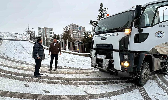 Başkan Taşkın, karla mücadele çalışmalarını sahada inceledi