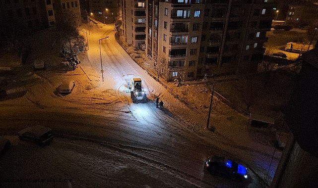 Darende Belediyesi'nin kar mesaisi sürüyor