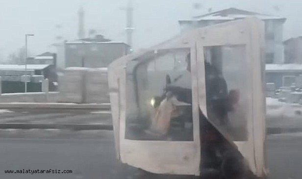 Gören bir daha baktı