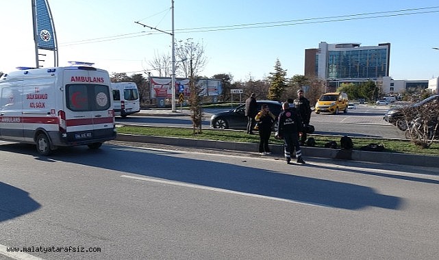 Malatya'da otomobil ile çarpışan motosiklet devrildi: 2 yaralı