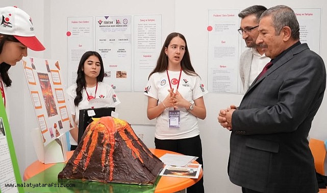 Başkan Bozkurt'tan TÜBİTAK Bilim Fuarı'na ziyaret