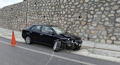 Kontrolden çıkan araç bariyerlere çarptı: 1 yaralı