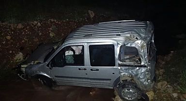Malatya'da hafif ticari araç dereye uçtu: 1 yaralı