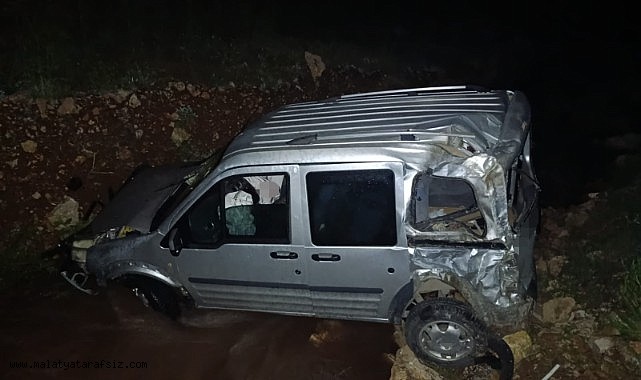 Malatya'da hafif ticari araç dereye uçtu: 1 yaralı