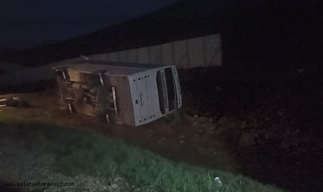Malatyalı taraftarları taşıyan midibüs devrildi, 27 taraftar yaralandı