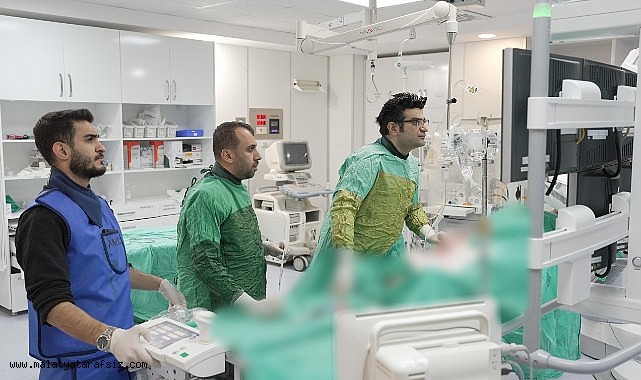 MEAH'ta bir günde 3 kalp deliği başarıyla kapatıldı