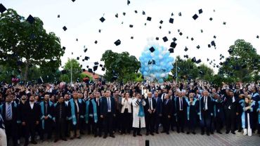 Malatya Turgut Özal Üniversitesi’nde mezuniyet coşkusu