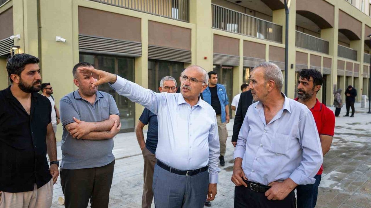 Başkan Er çarşı merkezinde incelemelerde bulundu