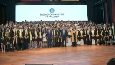 İnönü Üniversitesi Tıp Fakültesi’nde mezuniyet coşkusu