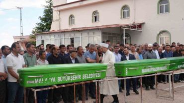 Malatya’da kazada hayatını kaybeden 3 kişilik aile toprağa verildi