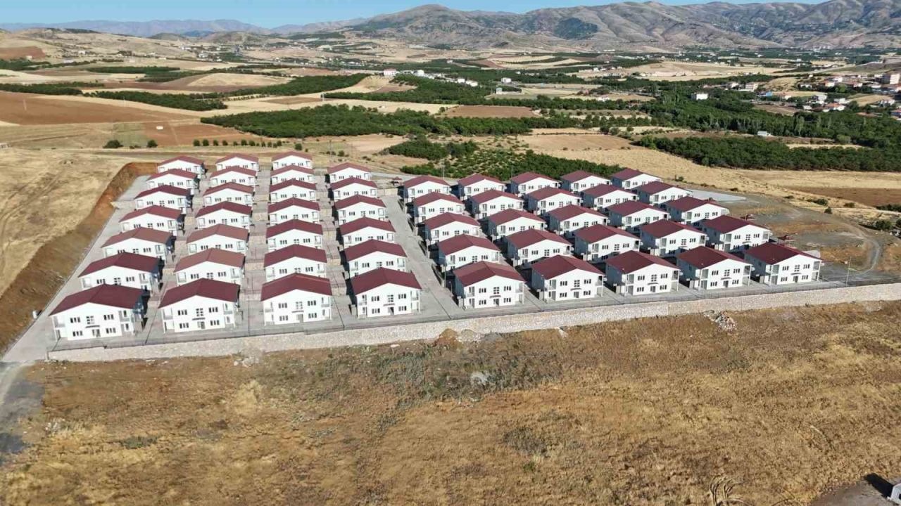 Ahbap Derneği ‘depremzedeye ev’ sözünü tutmadı: Malatyalı depremzedeler, toplanan milyonlarca doların nereye harcandığını soruyor