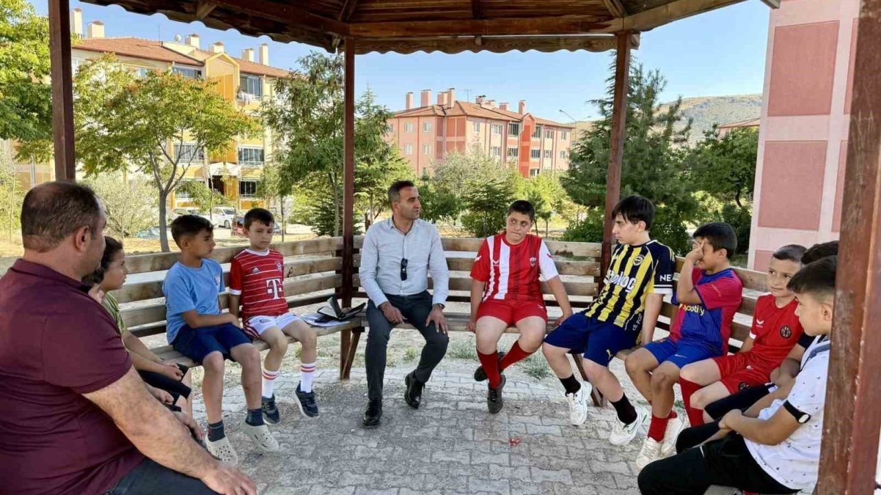 Başkan Ulutaş’tan engelli vatandaşa akülü araç desteği, çocuklara ziyaret